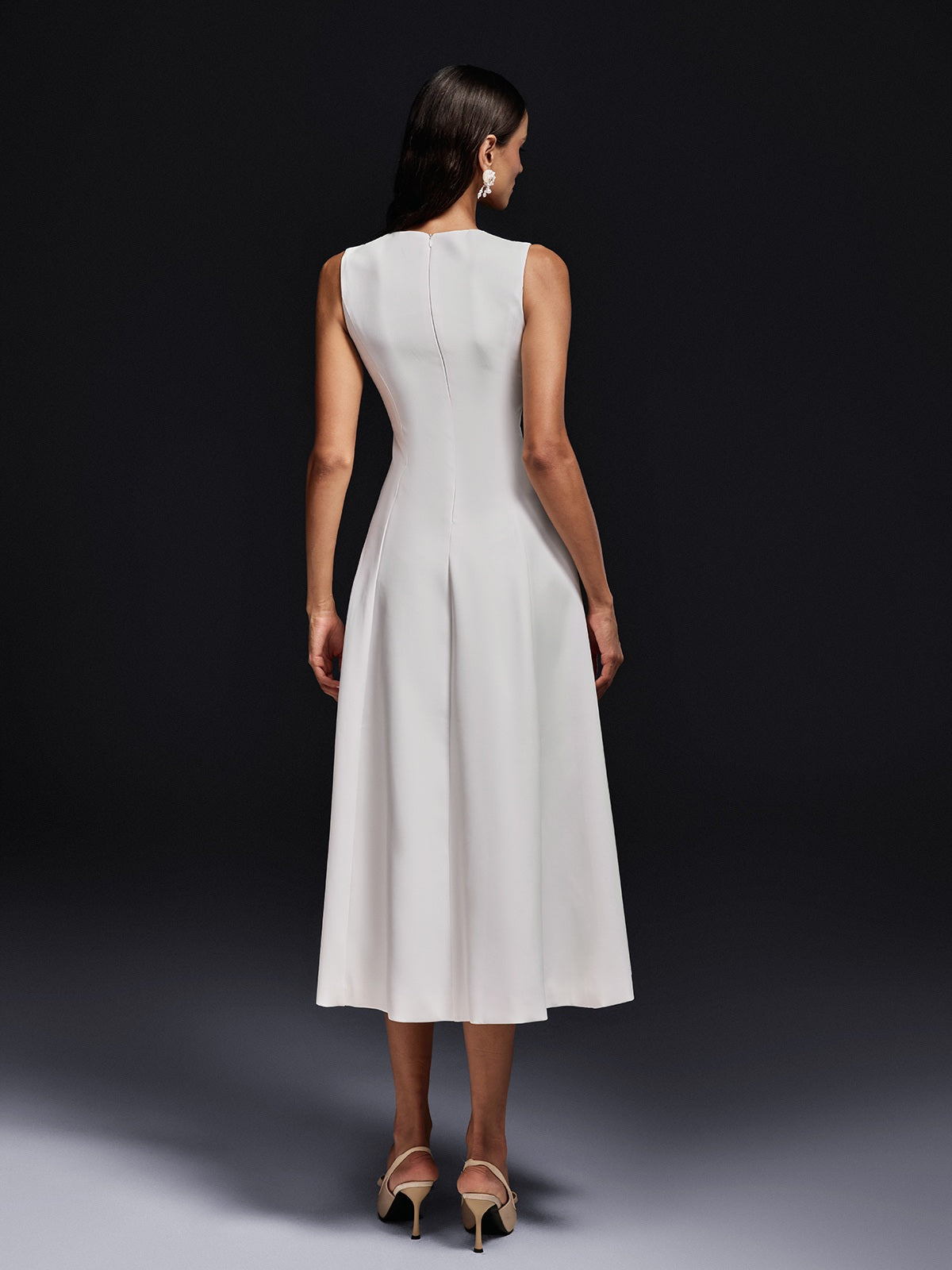 Round Neck Sleeveless Diagonal Embroidery Structured A-Line Midi Dress