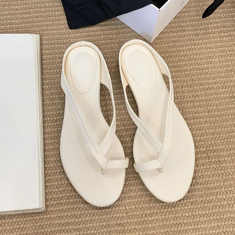 Luxury Footwear Low Heel Women Slippers Flip flops Shoes Fashion Round Toe Ladies Heeled Slippers Shoes Female Slides Sandals