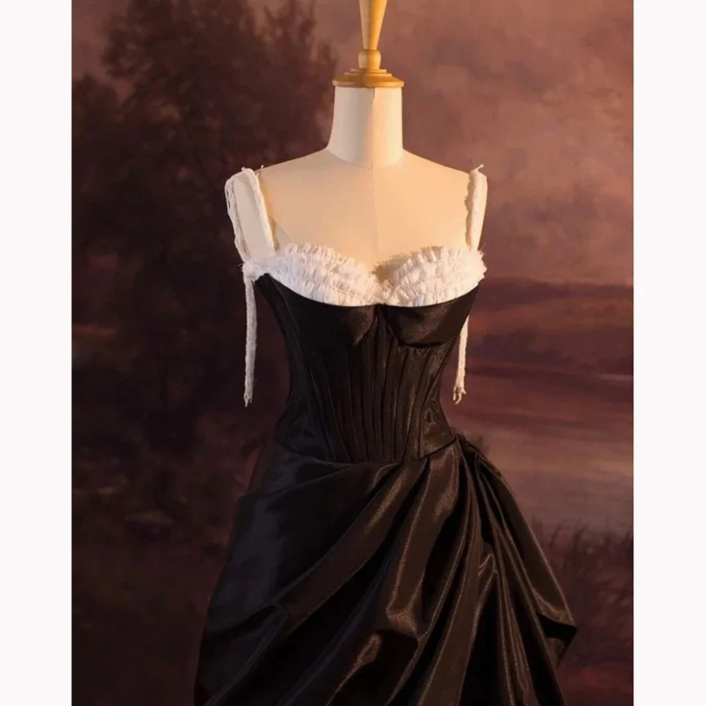Women Dresses Vinatge Black and White Bridal Gowns with Straps Court Train Elegant Classic Formal Party Dresses