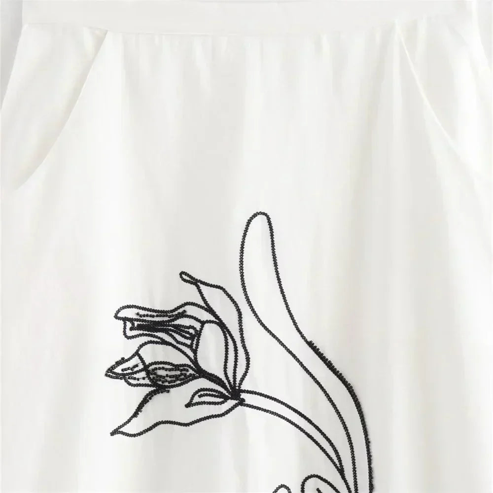 Versatile Contrast Colored Flower Embroidery High Waist Skirt