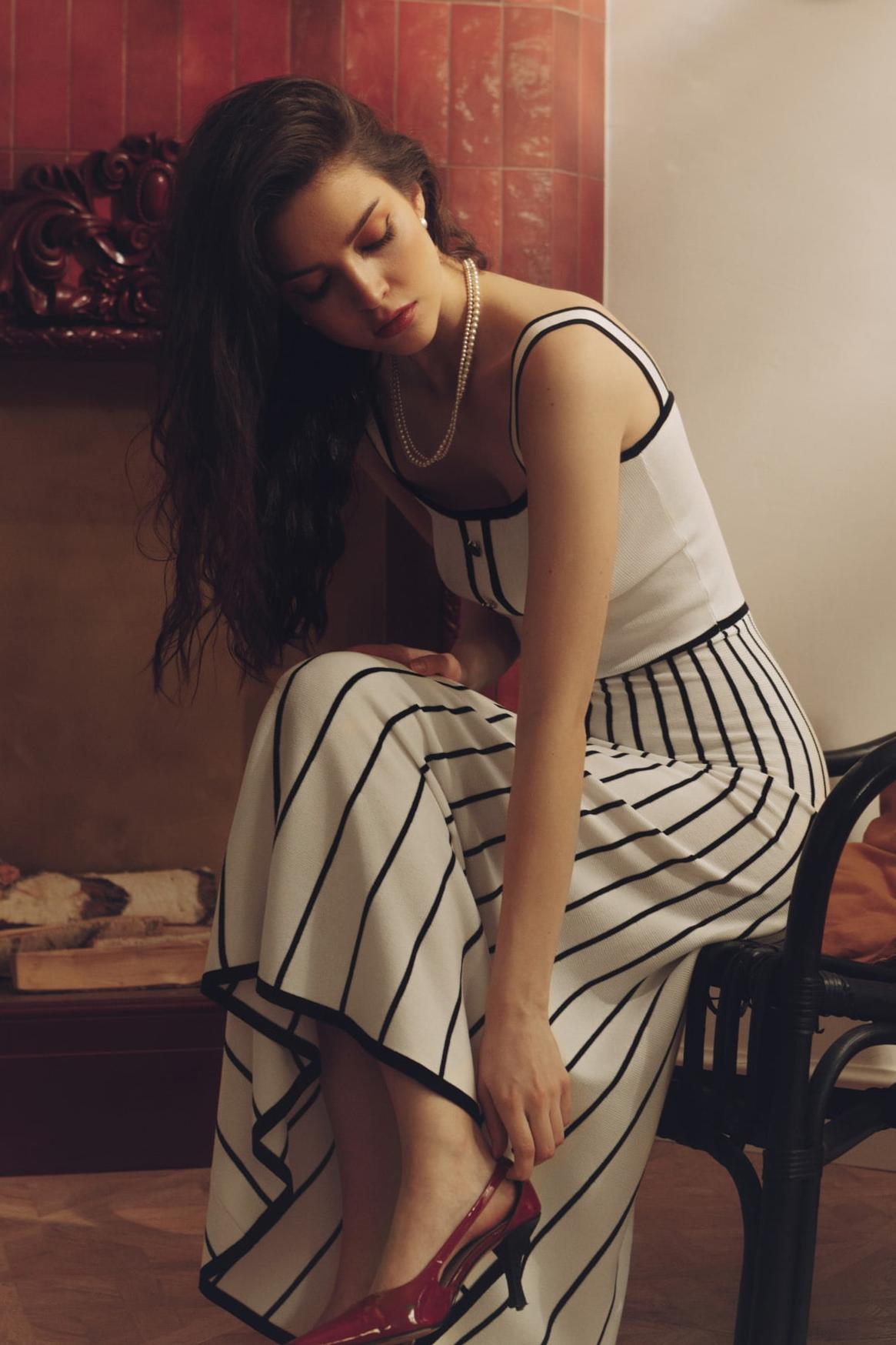 Square Neck Sleeveless Rib Knit Contrast Piping Tiered Midi Dress
