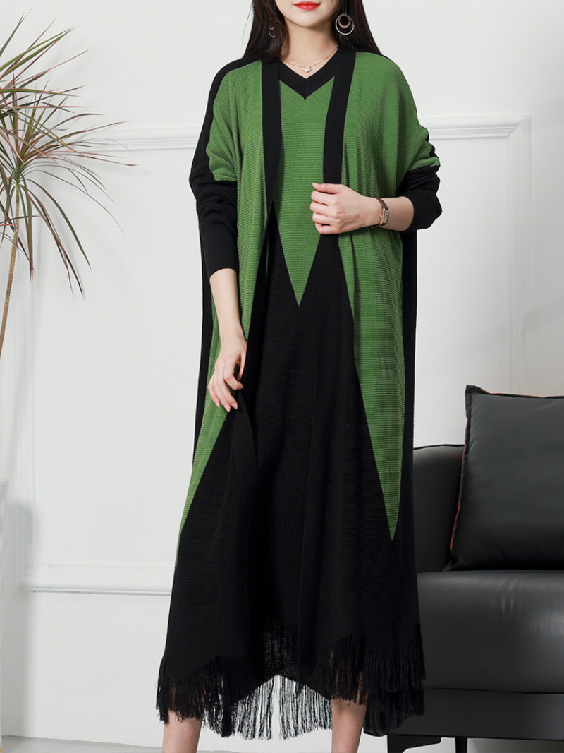 V Neck Long Sleeve Geometric Color Block Fringe Knit Maxi Dress with Scarf