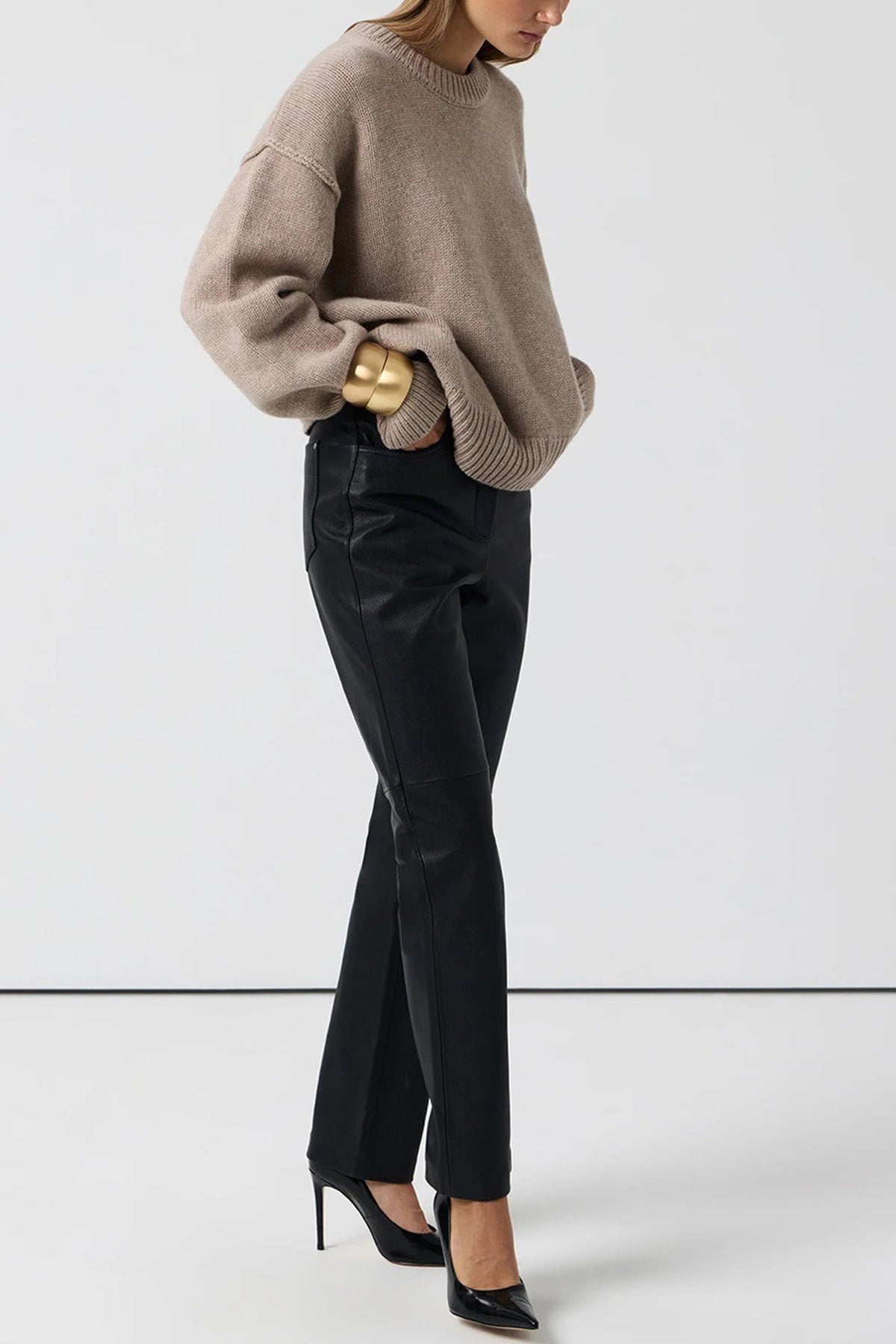 Round Neck Solid Color Pullover Sweater