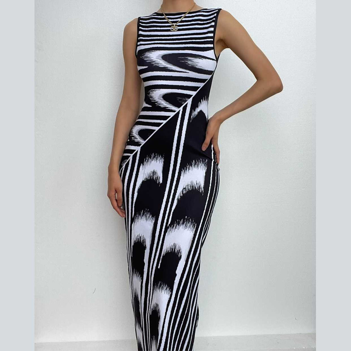 Abstract Graphic Stripe Boat Neck Sleeveless Bodycon Maxi Dress
