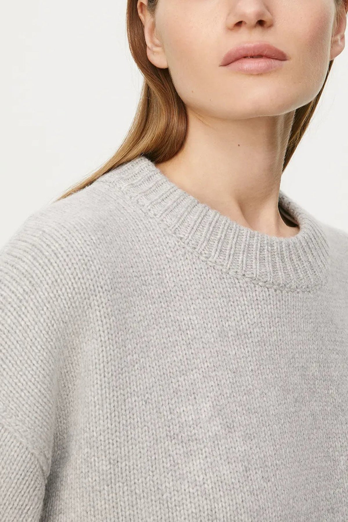 Round Neck Solid Color Pullover Sweater
