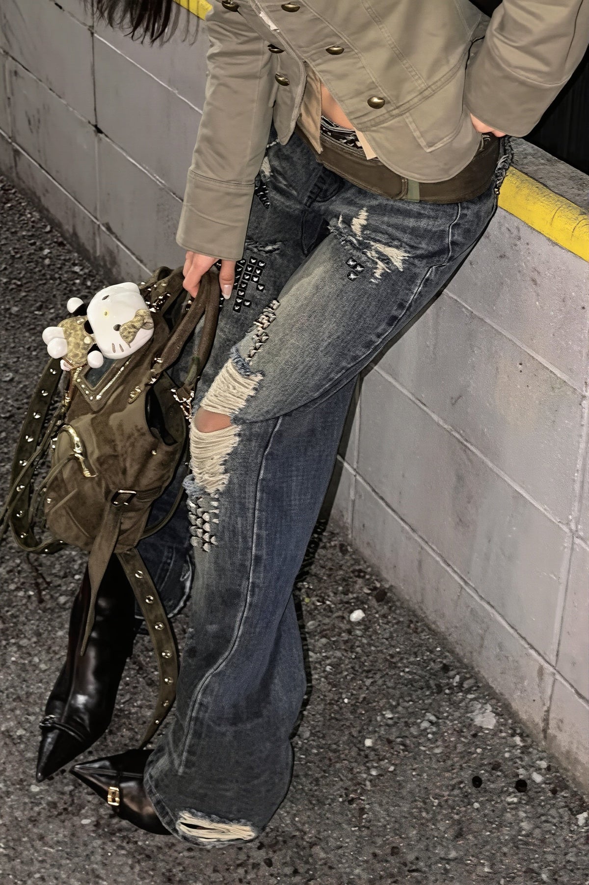 Rivet Spliced Ripped Vintage Washed Jeans