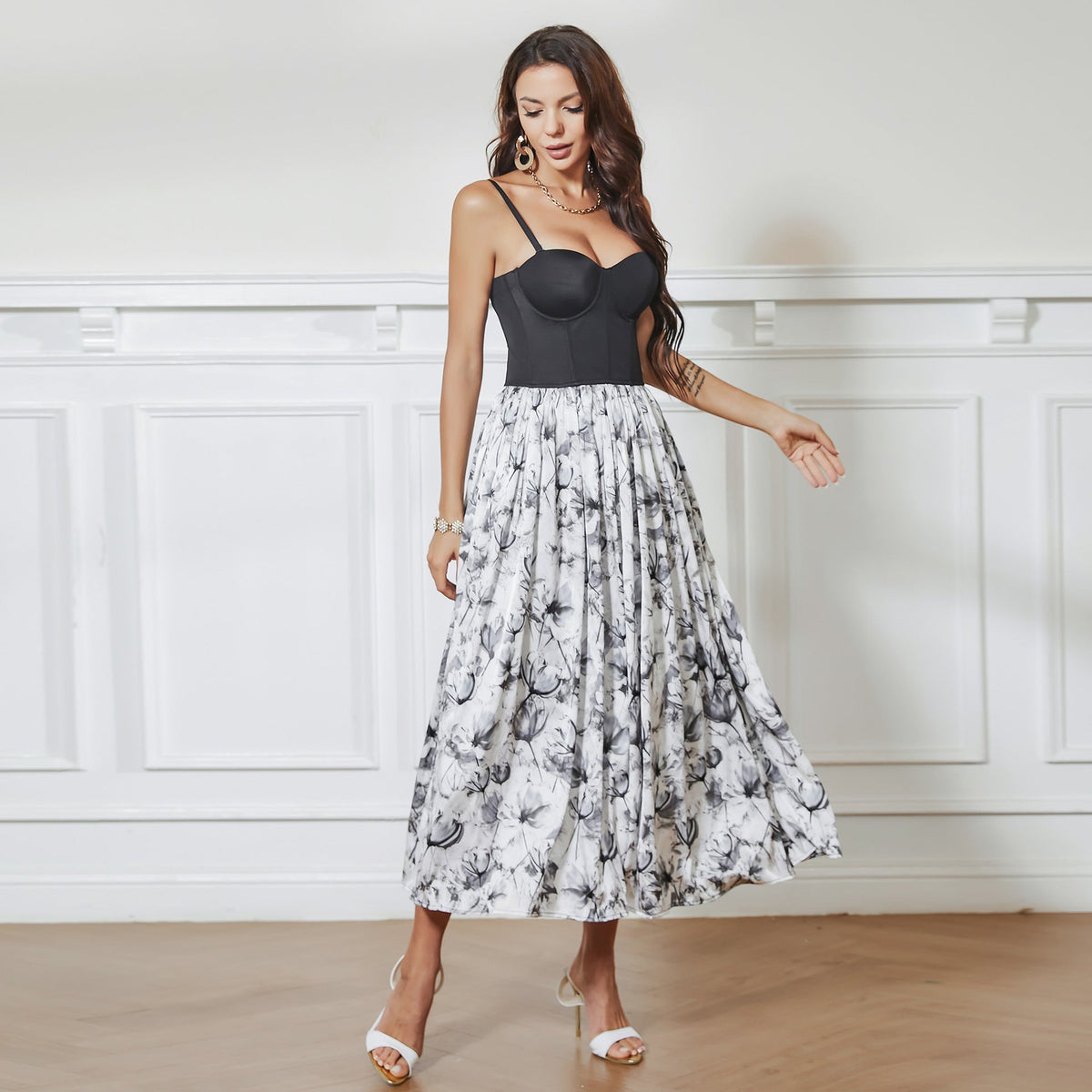 Sweetheart Bustier Floral Print Pleated Midi Dress