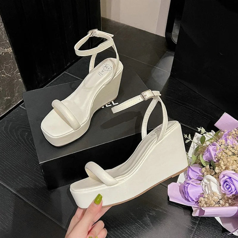 Summer Fashion Simple Trend Buckle High Heels Waterproof Platform Platform Platform Wedge Sandals Women