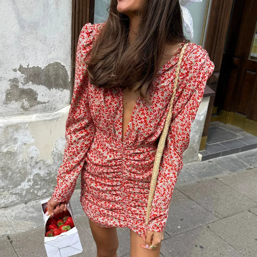 New French retro floral deep V-pleated long sleeved dress with a stylish and stylish design