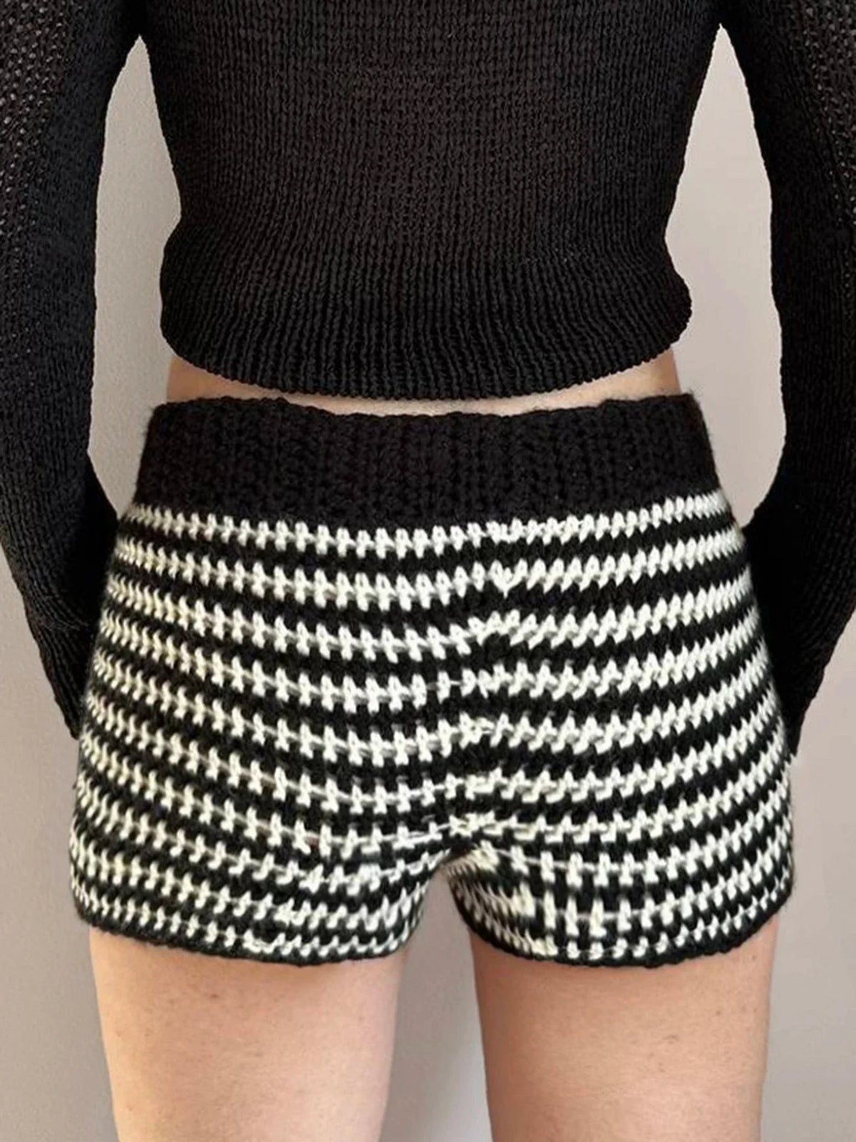 Casual Striped Knitted Shorts Basic Slim Low-Waisted Shorts Women Autumn Winter Fashion Streetwear Laides Elegant