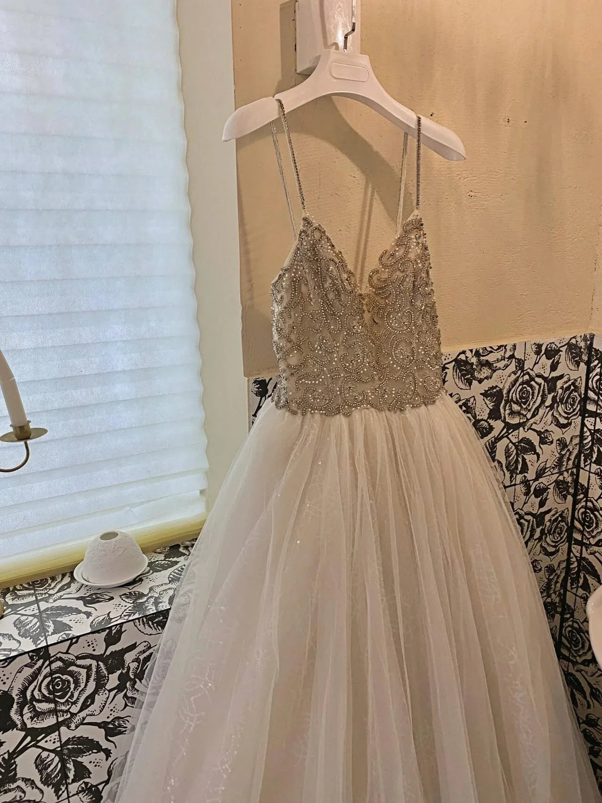 Elegant Off-White Prom Dress A-Line Spaghetti Strap Sleeveless Sweetheart Neckline Formal Occasion Bridesmaid Banquet Gown
