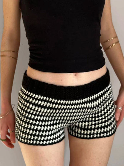 Casual Striped Knitted Shorts Basic Slim Low-Waisted Shorts Women Autumn Winter Fashion Streetwear Laides Elegant
