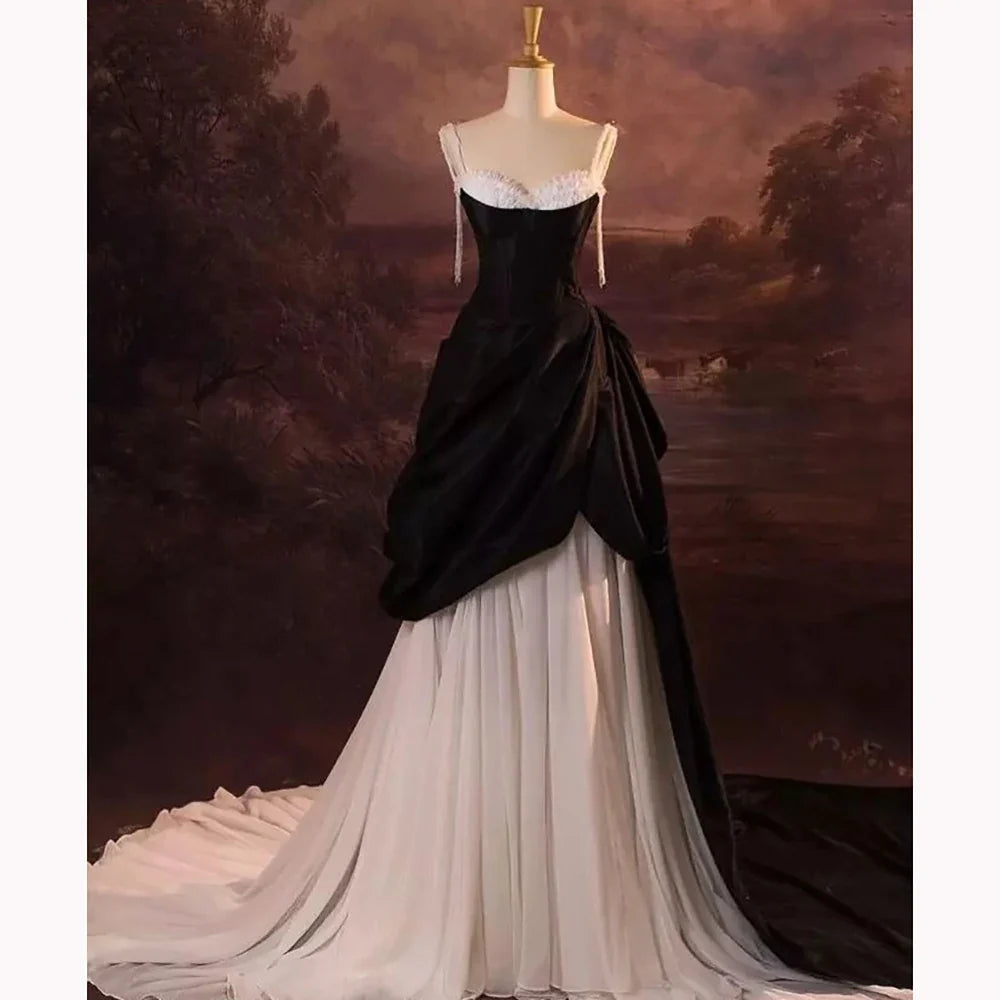 Women Dresses Vinatge Black and White Bridal Gowns with Straps Court Train Elegant Classic Formal Party Dresses