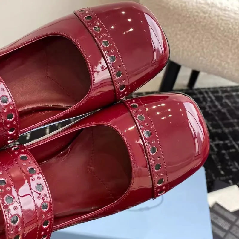 French Mary Jane Thick Heel Women's Shoes Hollow Out Spring 2025 Fashion Patent Leather Metal Buckle Office Dress Pumps Vintage