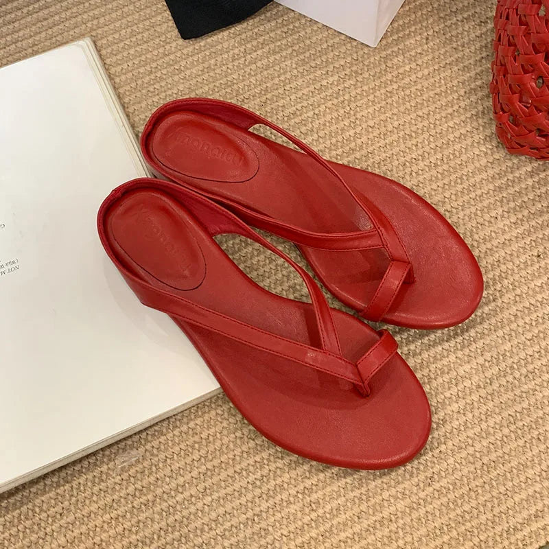 Luxury Footwear Low Heel Women Slippers Flip flops Shoes Fashion Round Toe Ladies Heeled Slippers Shoes Female Slides Sandals