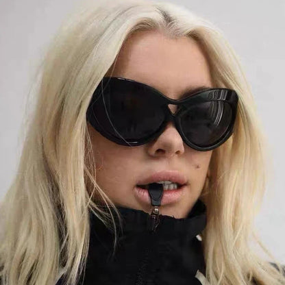 Fashion Y2K Cat Eye Sunglasses Women Retro Big Butterfly Shape Hollow Eyewear Shades UV400 Trending Wide Legs Men Sun Glasses