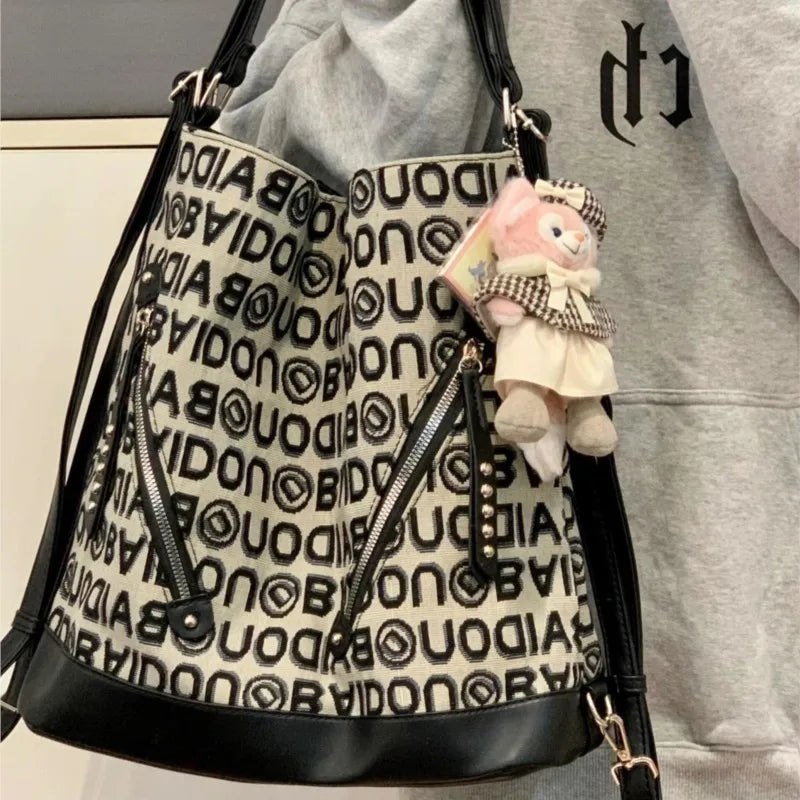 Letter Drawstring Bucket Fashionable Casual Multifunctional Tote Bag Woman Large Capacity Commuter Handbag Ladies Shoulder Bag