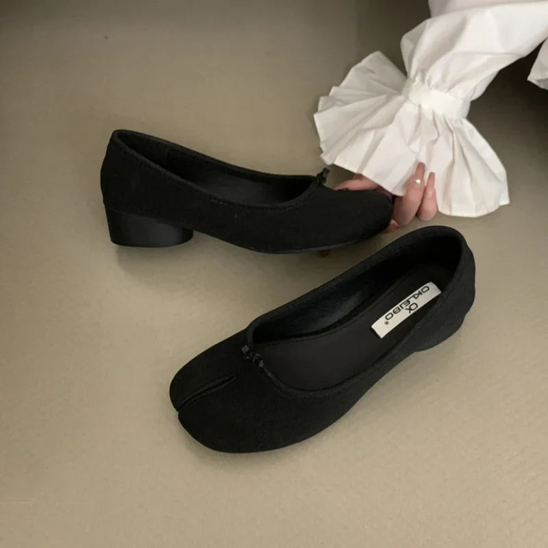 Vintage Tabi Ninja Shoes Low Heel Women Round Split Toe Shallow Thick Heel Sandals Single Mary Janes Shoes Female Pumps