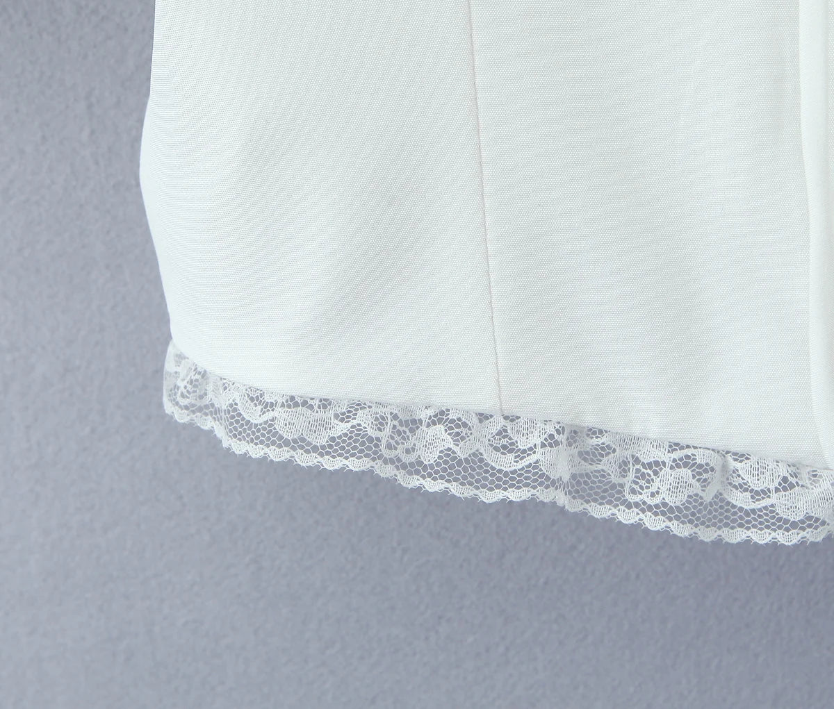 New Summer Short-sleeved Tops Solid Lace Edges V-neck Pleated Design Elegant White Shirt Fashion Holiday Party Crop Tops