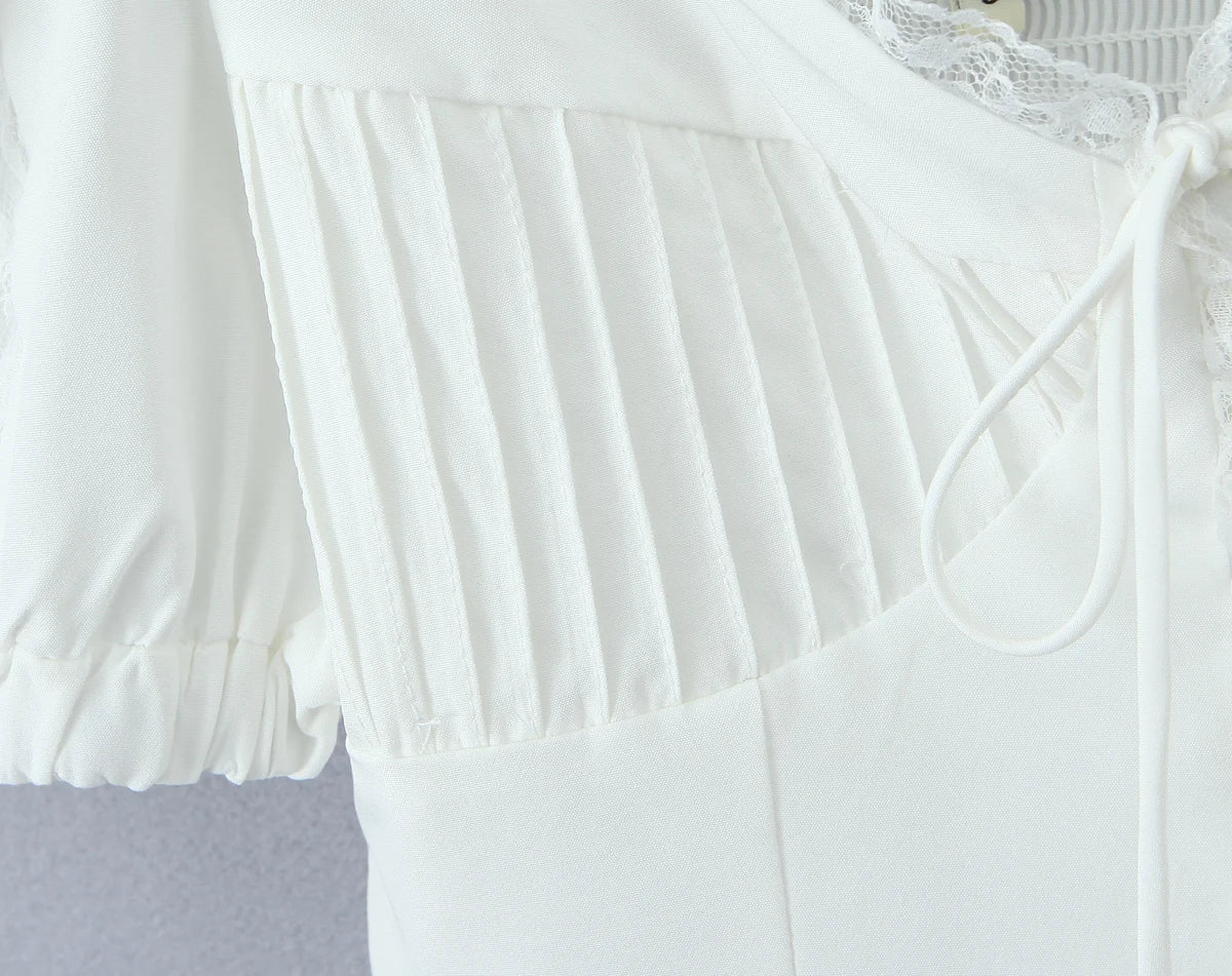 New Summer Short-sleeved Tops Solid Lace Edges V-neck Pleated Design Elegant White Shirt Fashion Holiday Party Crop Tops