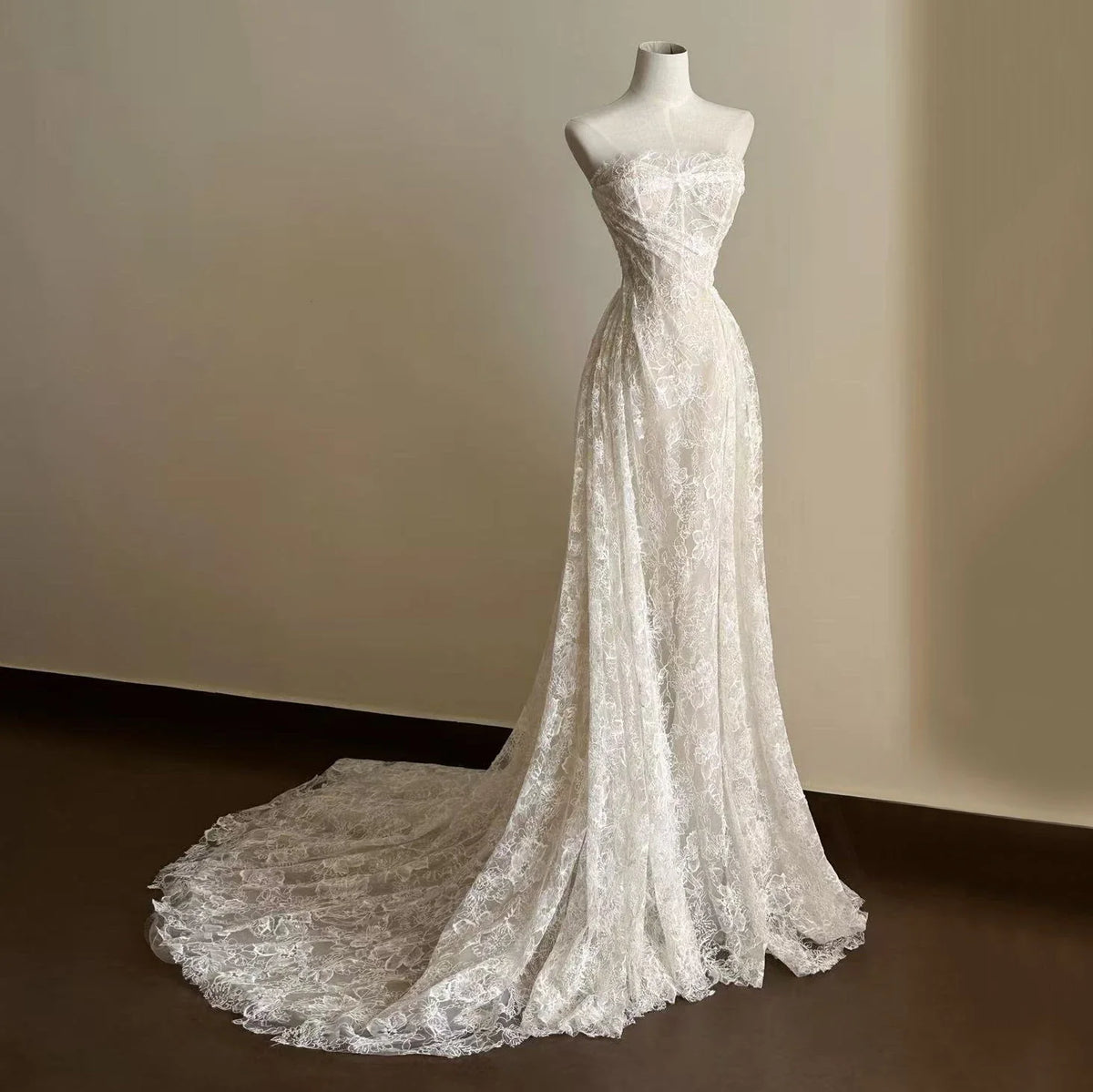 Retro Lightweight Lace Bridal Gown with Train for Bride Elegant Morning Robe Outdoor Wedding Dress Chinese Manufacturer
