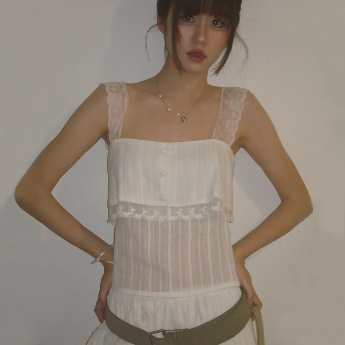 Solid White Lace Strap Cami Tops Women Chic Button Front Sheer Layered Sleeveless Short Sweet Vests Lady Trendy Daily Wear New