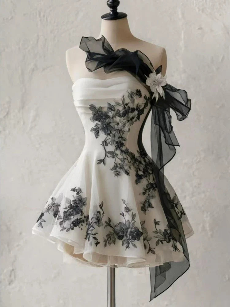Vintage Style Off Shoulder Strapless Dresses Women Spring Summer New Elegant Slim Short Dress Fashion Design Party Outfits