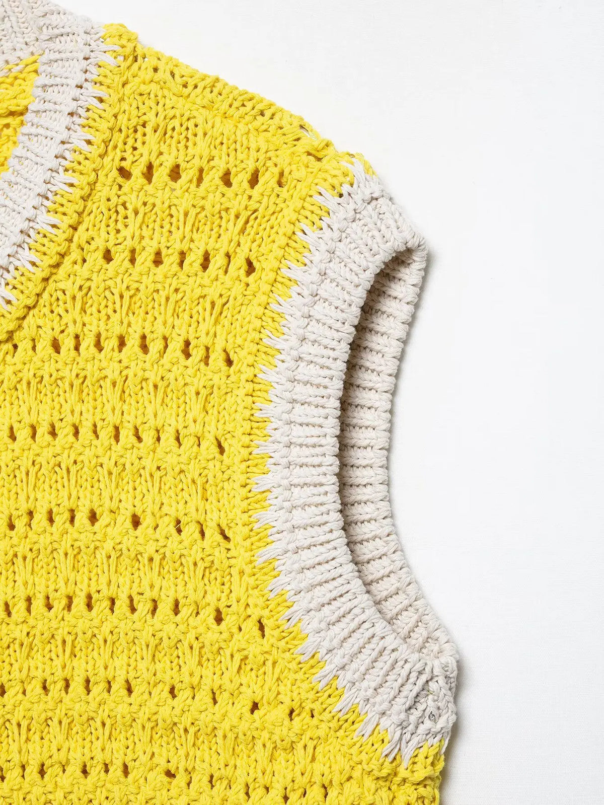 Women's Casual Solid Color Commuter Vest Top New Single-Breasted Short Knitted Sweater Vest Round Neck Sleeveless Top
