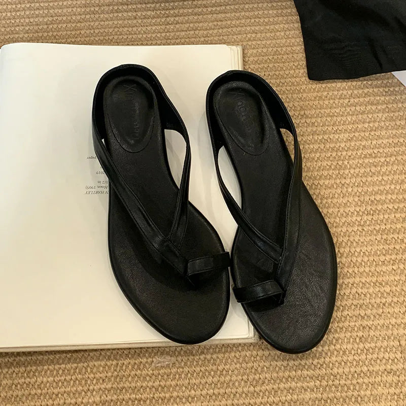 Luxury Footwear Low Heel Women Slippers Flip flops Shoes Fashion Round Toe Ladies Heeled Slippers Shoes Female Slides Sandals