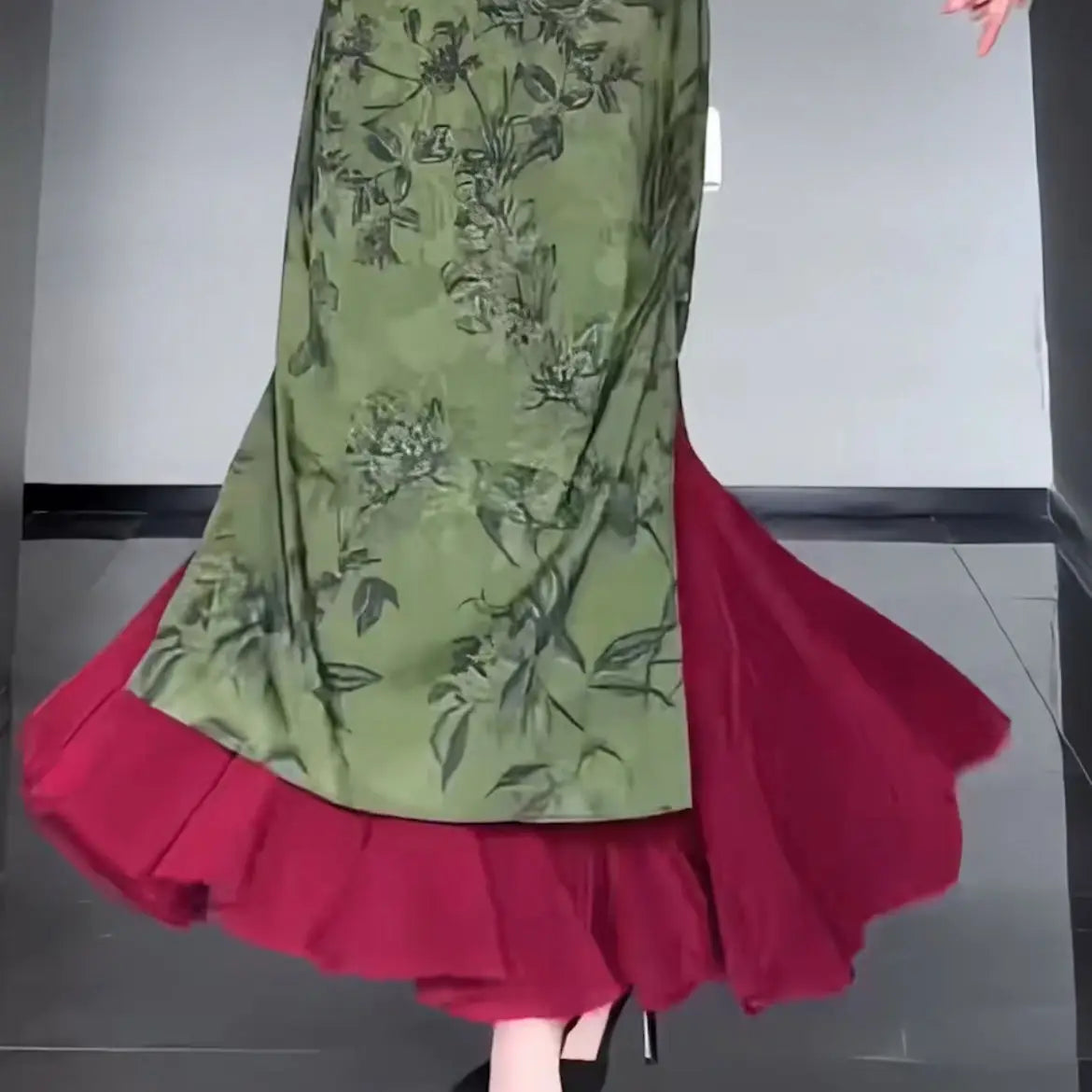 New Chinese Style - Bamboo Leaf Themed Classical and Elegant Qipao Dress Set, Red Mermaid Style Long Skirt Two-Piece Ensemble