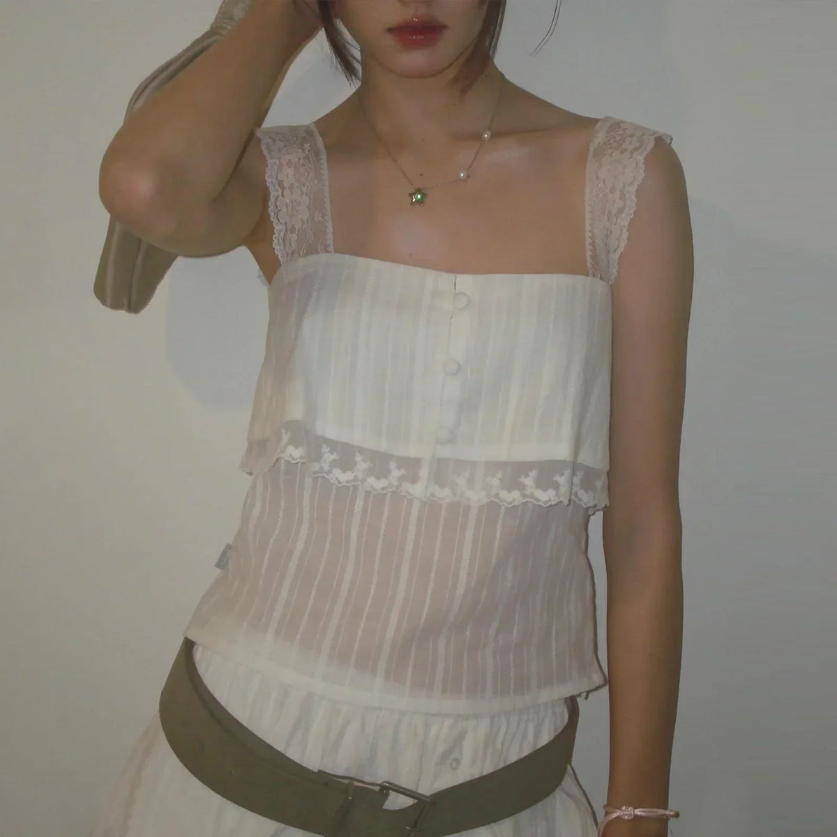 Solid White Lace Strap Cami Tops Women Chic Button Front Sheer Layered Sleeveless Short Sweet Vests Lady Trendy Daily Wear New