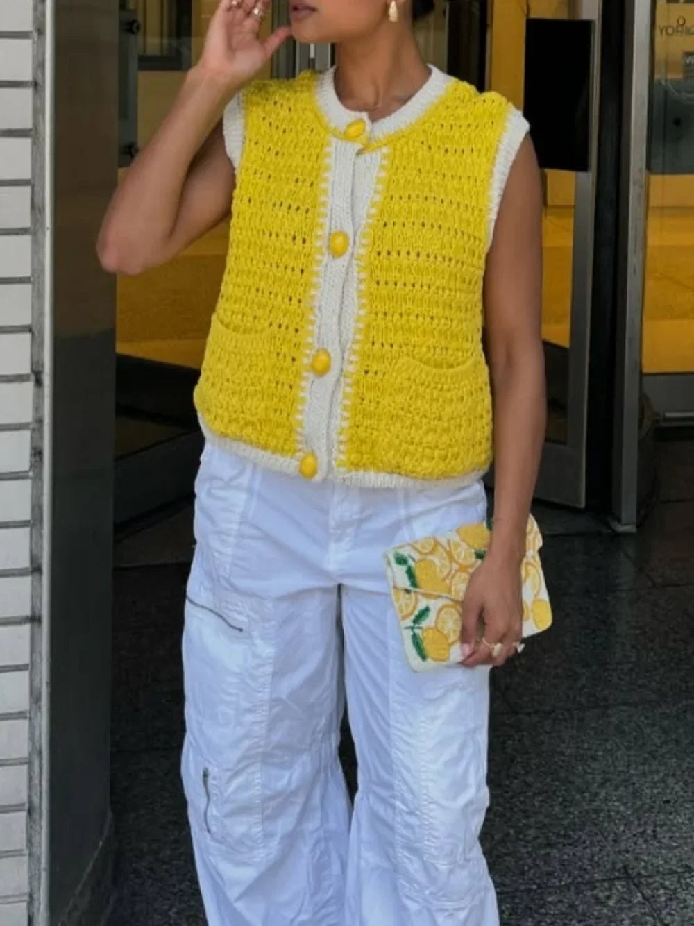 Women's Casual Solid Color Commuter Vest Top New Single-Breasted Short Knitted Sweater Vest Round Neck Sleeveless Top