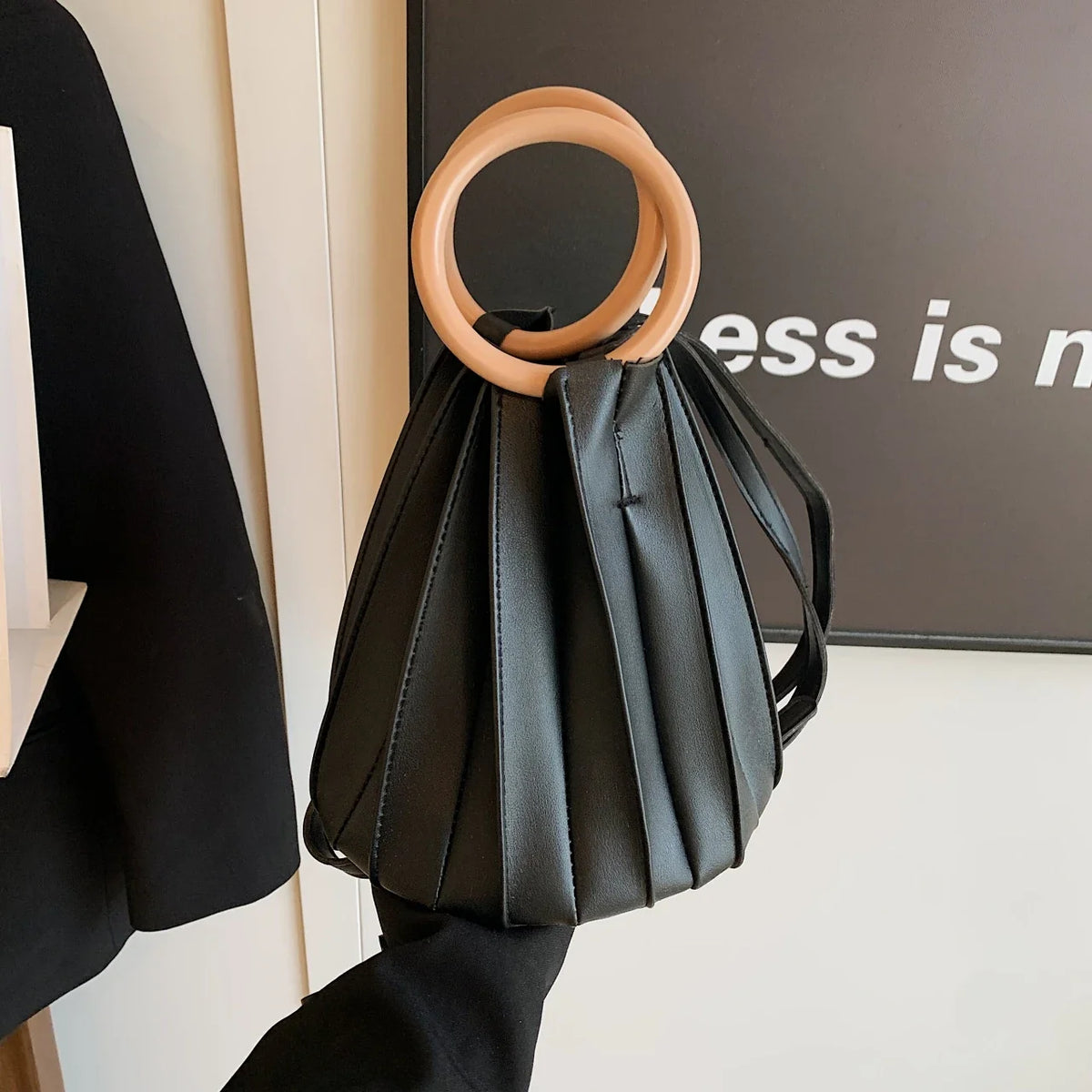 Retro Round Wood Handle Tote Clutch Bag For Women Designer Pleated Striped Bucket Handbag Pu Leather Shoulder Crossbody Bags