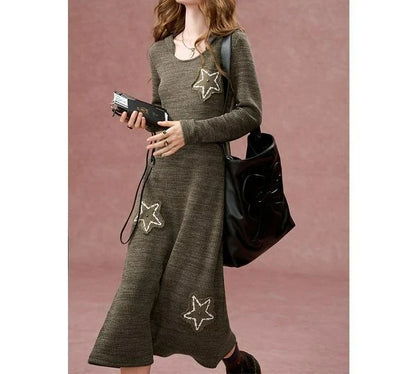Autumn New Star Embroidered Long Sleeve Knitted Dress with Women's Design Sense Retro Look and Slimming Bottom Skirt