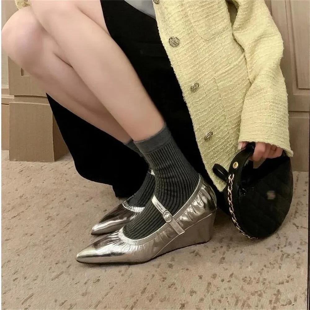 Metal Colors Zapatos Mujer 2024 Tendencia Pleated Shoes For Woman Wedges Heels Heeled Soft Leather Sandals Tacones Metal Buckle
