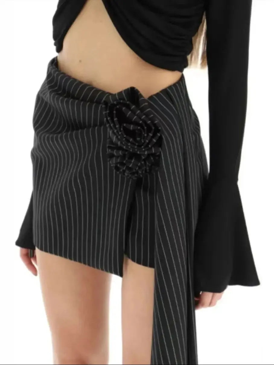 Fashionable Black Striped Irregular Design Short Skirt for Women's Spring Summer Chic Street Style Floral Decoration Half Skirts