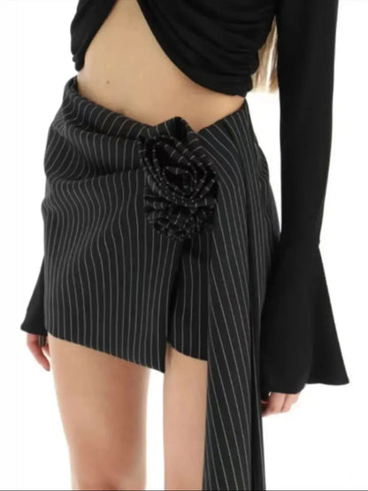 Fashionable Black Striped Irregular Design Short Skirt for Women's Spring Summer Chic Street Style Floral Decoration Half Skirts