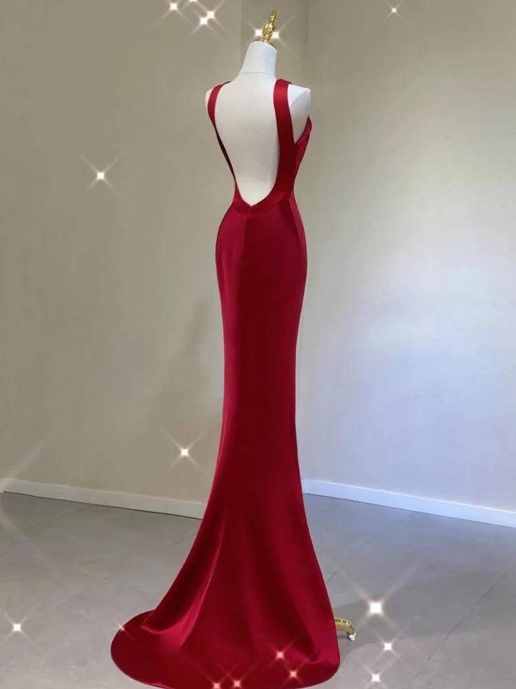 Wine Red Senior Bridesmaid Dresses A Line Mermaid Backless Floor Females Halter Sleeveless Wedding Party Evening Gowns New
