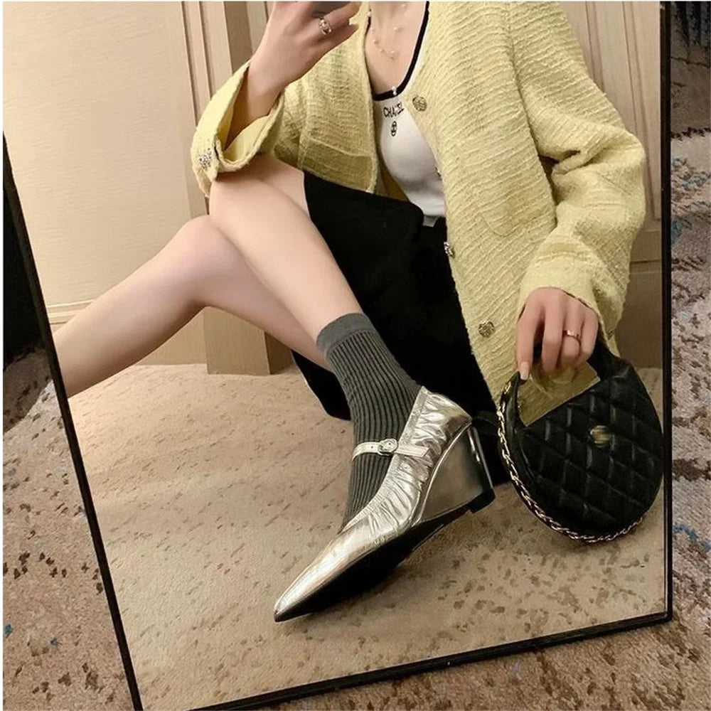 Metal Colors Zapatos Mujer 2024 Tendencia Pleated Shoes For Woman Wedges Heels Heeled Soft Leather Sandals Tacones Metal Buckle