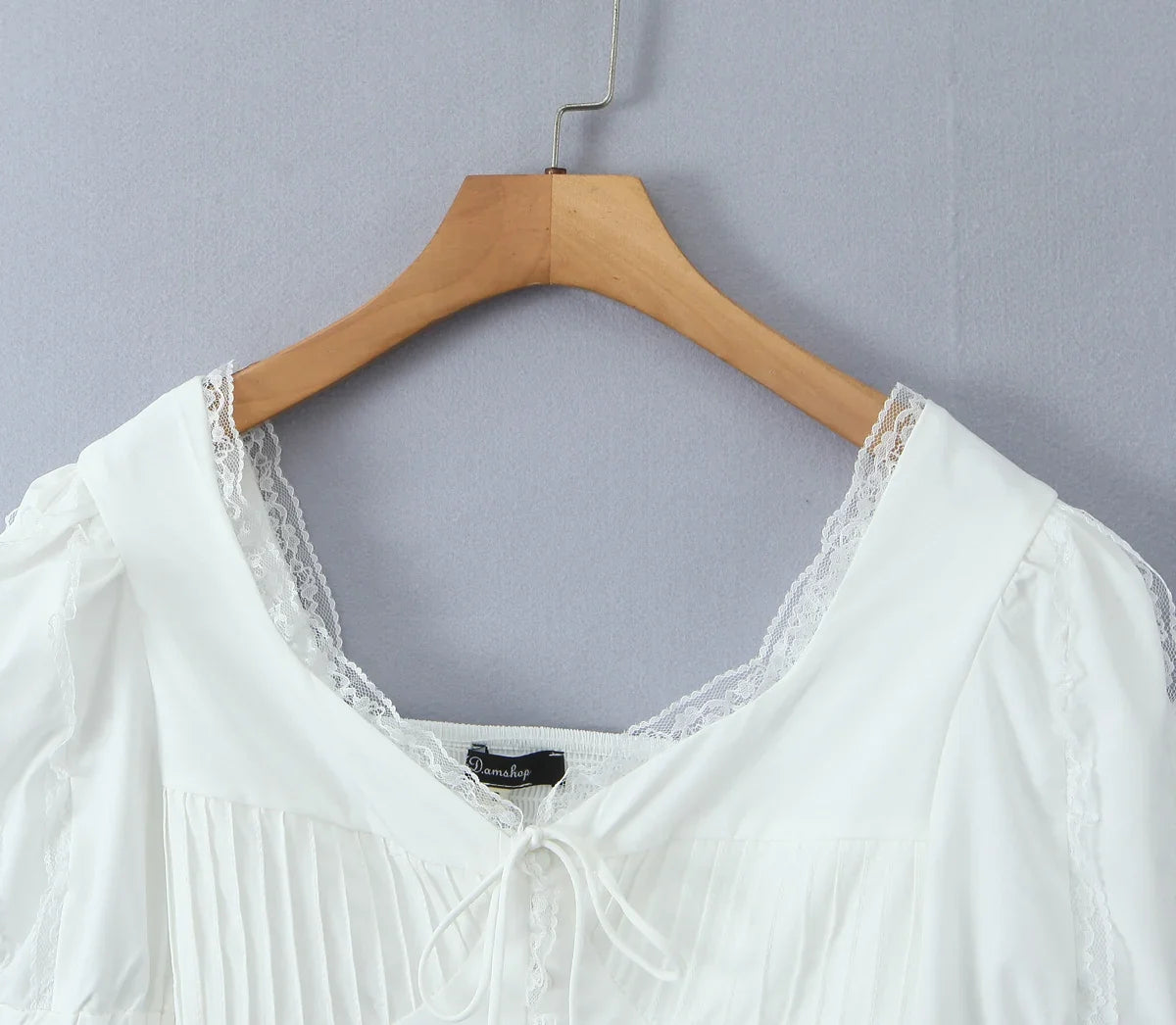 New Summer Short-sleeved Tops Solid Lace Edges V-neck Pleated Design Elegant White Shirt Fashion Holiday Party Crop Tops