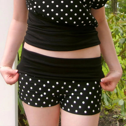 Personalized Waist Polka Dot Large Letter Print Tight Shorts Vacation Style Low Waist Casual Pants