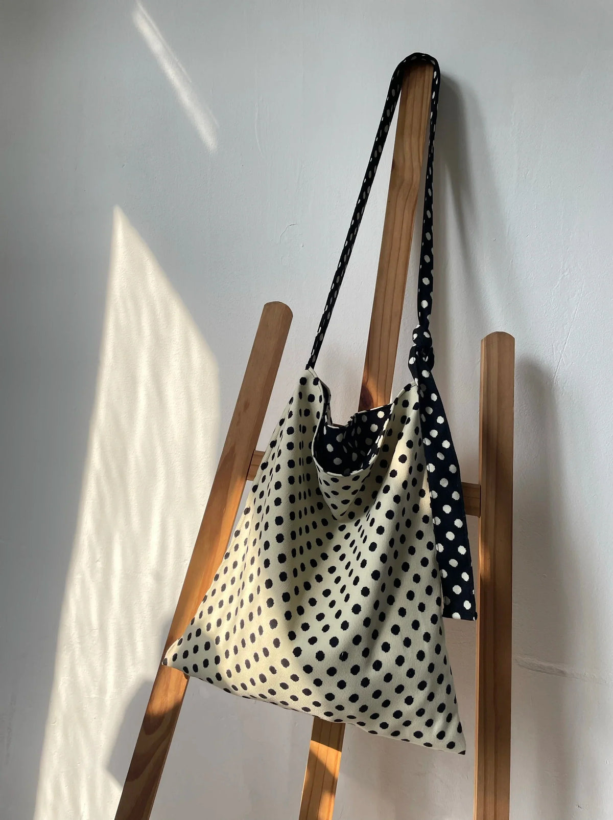 Niche Double-sided Black White Polka Dot Bags Female Shoulder Bag Casual All-match Retro All-match Simple Canvas Bags