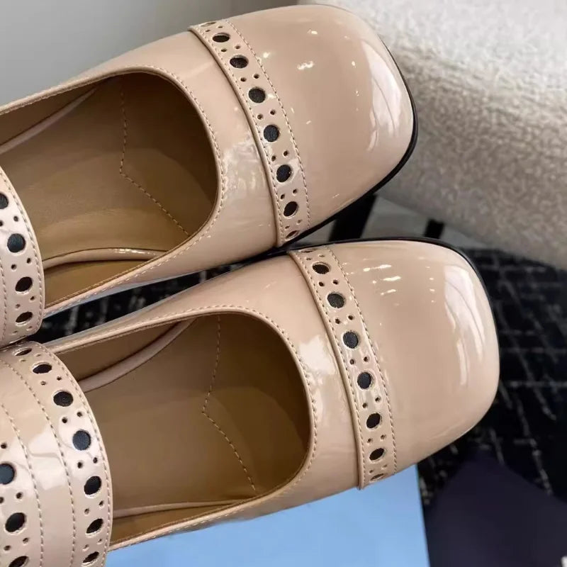 French Mary Jane Thick Heel Women's Shoes Hollow Out Spring 2025 Fashion Patent Leather Metal Buckle Office Dress Pumps Vintage