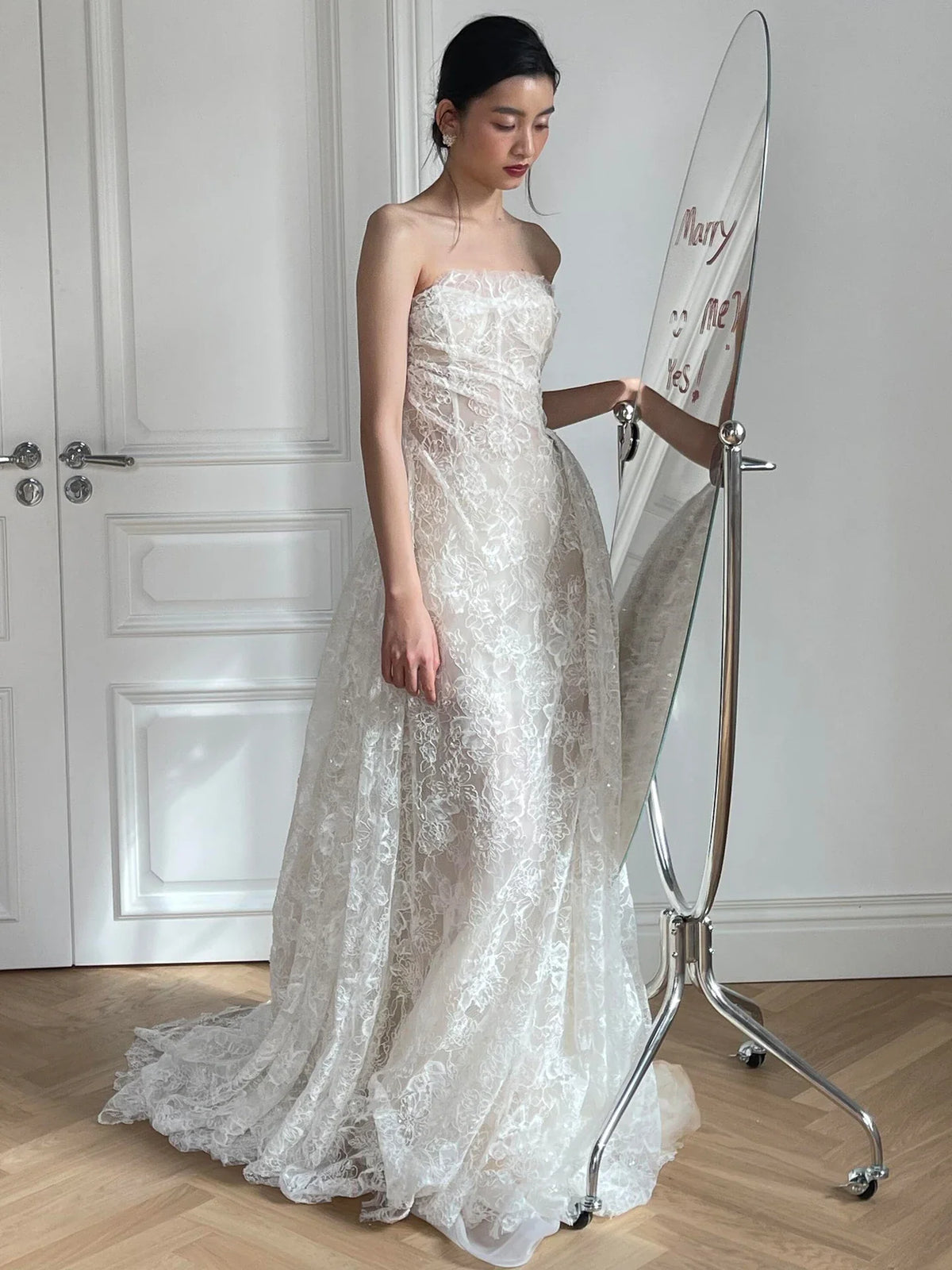 Retro Lightweight Lace Bridal Gown with Train for Bride Elegant Morning Robe Outdoor Wedding Dress Chinese Manufacturer