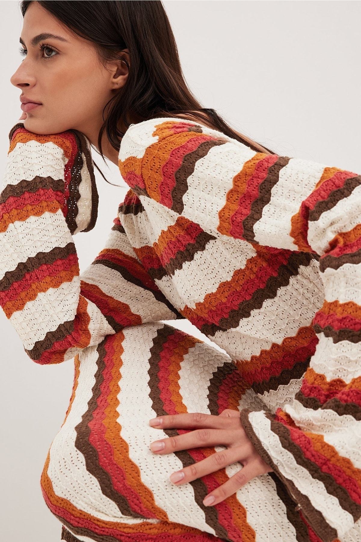 Crew Neck Zigzag Stripe Knit Bell Cuff Bodycon Maxi Dress