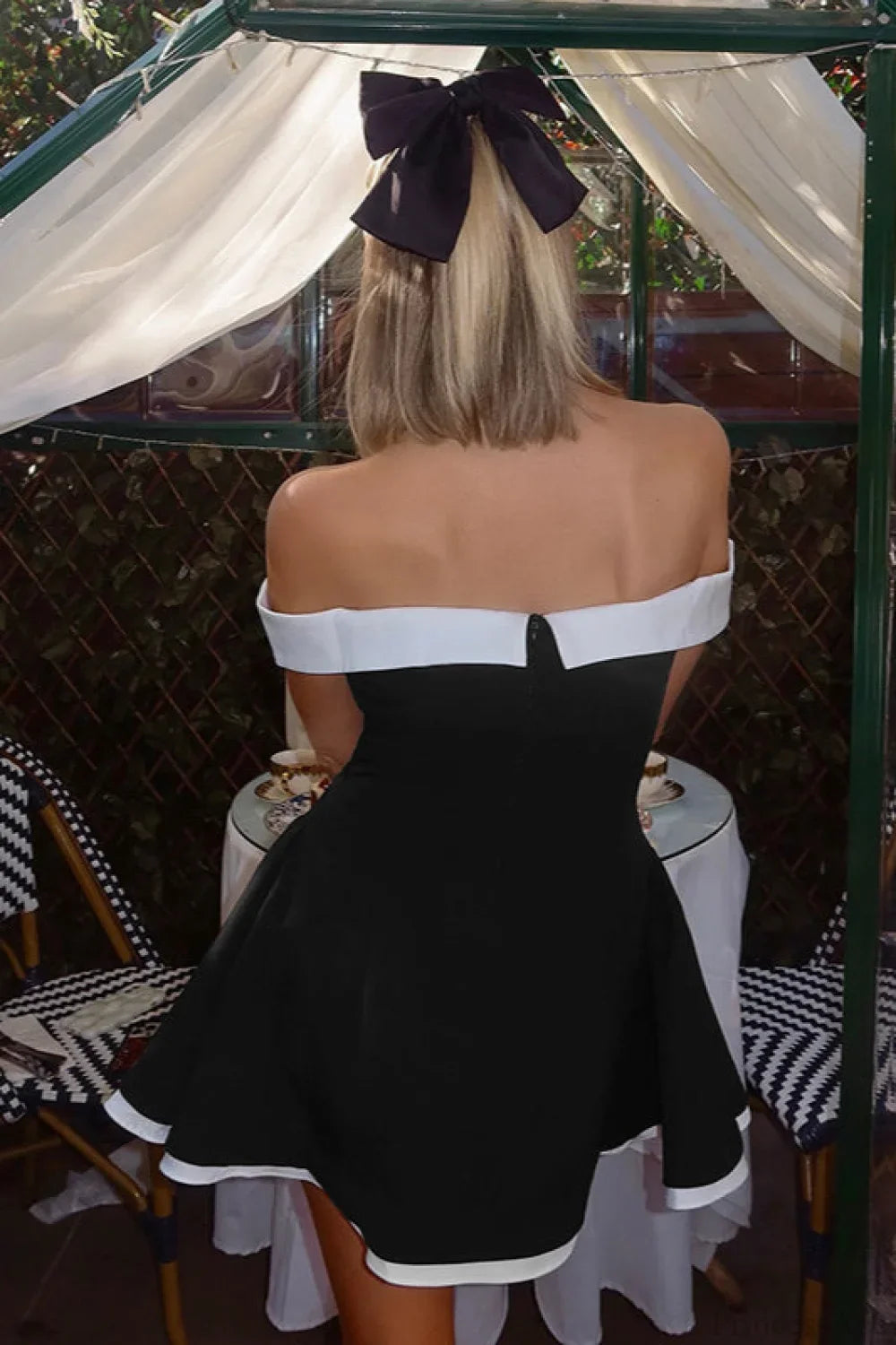 Elegant Off Shoulder Contrast Color Chest Baring Waist Cinching Mini Dress