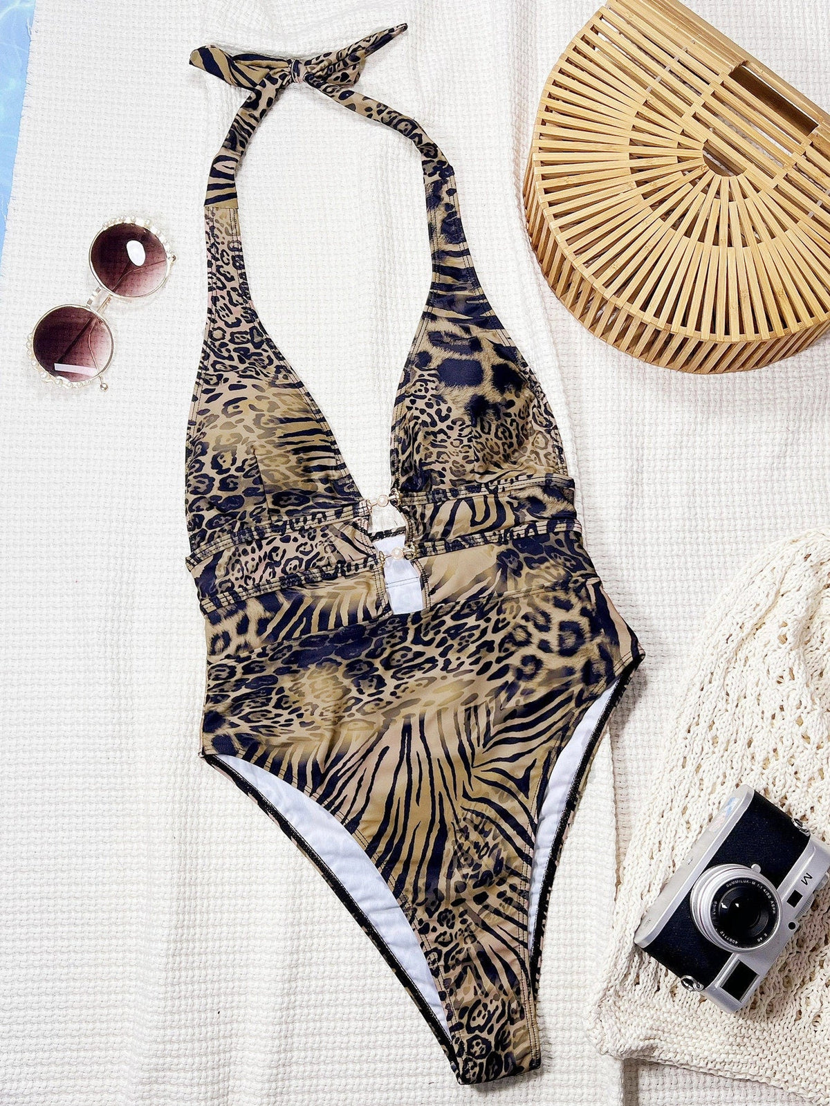 Contrast Cut-Out One-Piece Swimsuit