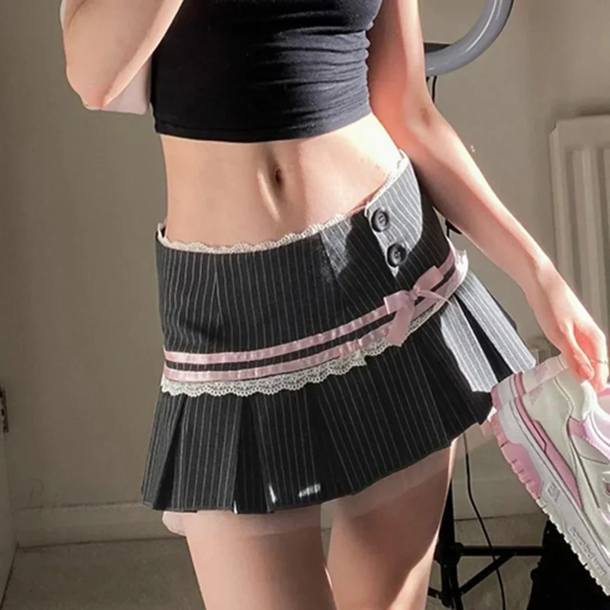 Pink Bow Stitched Pleated Skirt