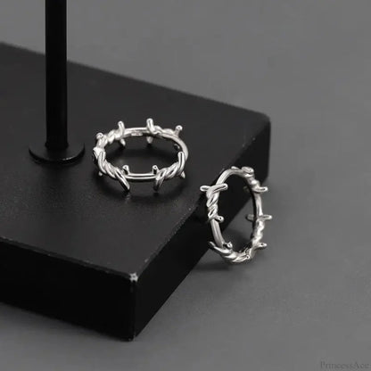 Shiny Thorns Circle Five-Pointed Star Earring