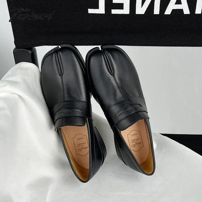 New Black Tabi Shoes Women Split Toe Flats Woman Pig Hoof Shoes chaussure femme Leisure Loafers Woman Fashion zapatos de mujer